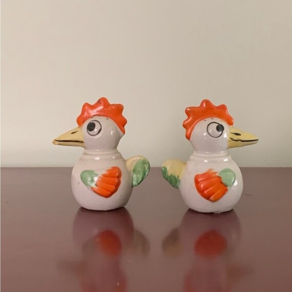 rooster salt and pepper shakers - original cork bottom - made in Japan - Picture 2 of 8